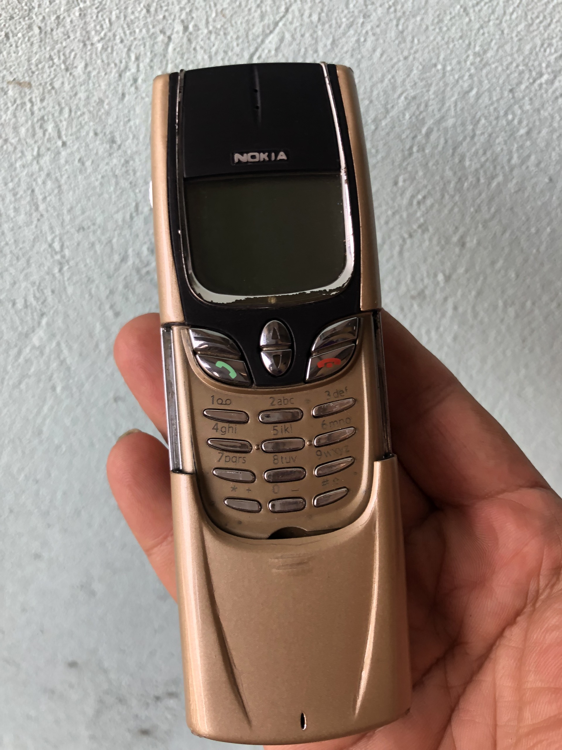 Ấn tượng với điện thoại cổ 8890