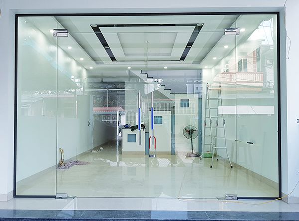 Thợ Thi Công Lắp Đặt Cửa Kính Cường Lực Vách Kính Cường Lực Tại Biên Hòa Thợ Thi Công Lắp Đặt Cửa Kính Cường Lực Vách Kính Cường Lực Tại Biên Hòa