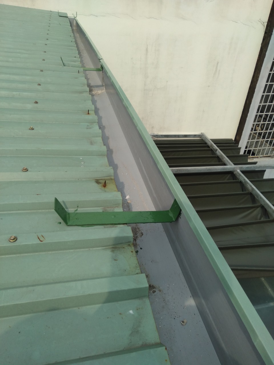 Thợ Thi Công Làm Máng Xối Sửa Chữa Máng Xối Tại Biên Hòa Thợ Thi Công Làm Máng Xối Sửa Chữa Máng Xối Tại Biên Hòa