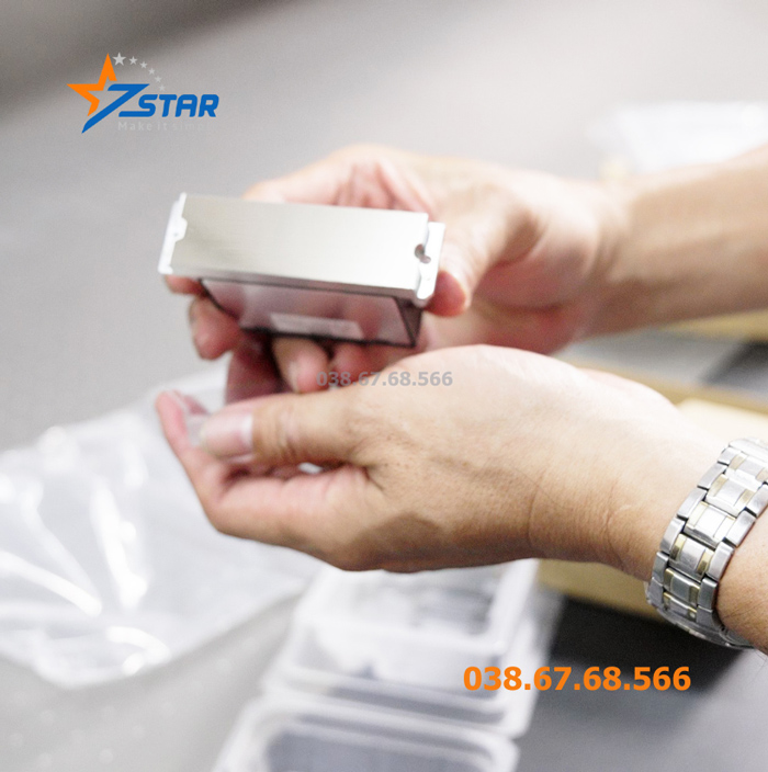 Máy in UV phẳng Kaler FB2513 đầu phun Ricoh Gen 5, 6 - Kích thước 2,5x1,3m - Giá bao nhiêu?