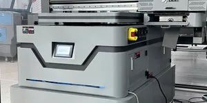 Có nên đầu tư máy in UV phẳng 6090 để tự in sản phẩm cá nhân hóa, thay vì tốn tiền đi in ngoài?