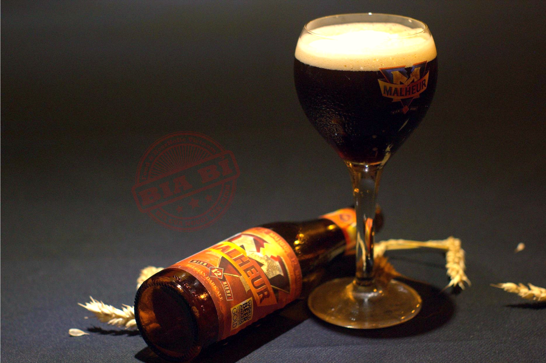 uống bia đen Bỉ nặng độ ngon nhất thế giới Malheur 12