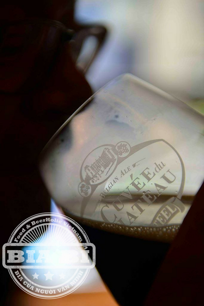 thưởng thức bia đen Bỉ