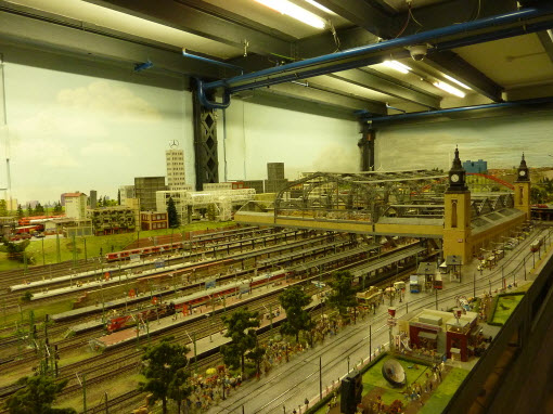 Tàu lửa tại ga trung tâm Tàu lửa tại ga trung tâm