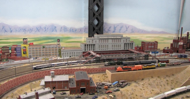 Đoàn tàu chuẩn bị rời ga Đoàn tàu chuẩn bị rời ga