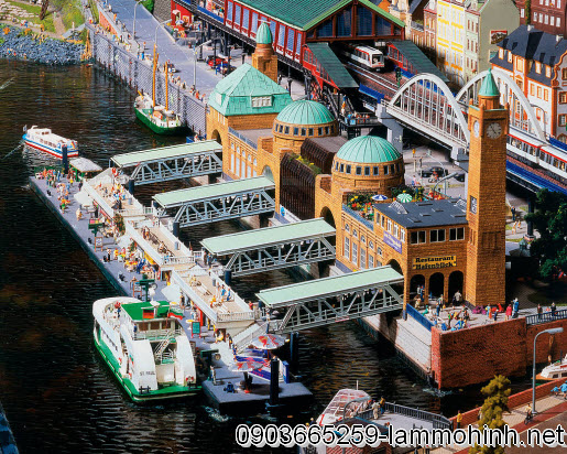 Hoạt động nhộn nhịp tại bến phà Hoạt động nhộn nhịp tại bến phà