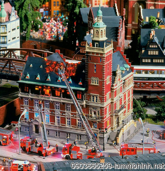 Cận cảnh vụ cháy trong mô hình Cận cảnh vụ cháy trong mô hình