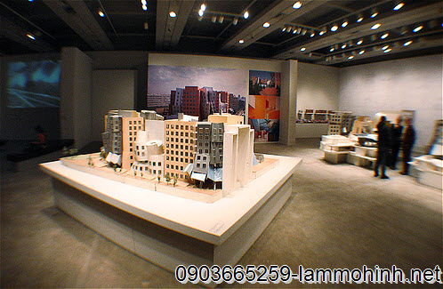 Mô hình kiến trúc Trung tâm Ray & Maria Stata nằm ở MIT, Cambridge. Tòa nhà được đưa vào sử dụng từ năm 2004 Mô hình kiến trúc Trung tâm Ray & Maria Stata nằm ở MIT, Cambridge. Tòa nhà được đưa vào sử dụng từ năm 2004