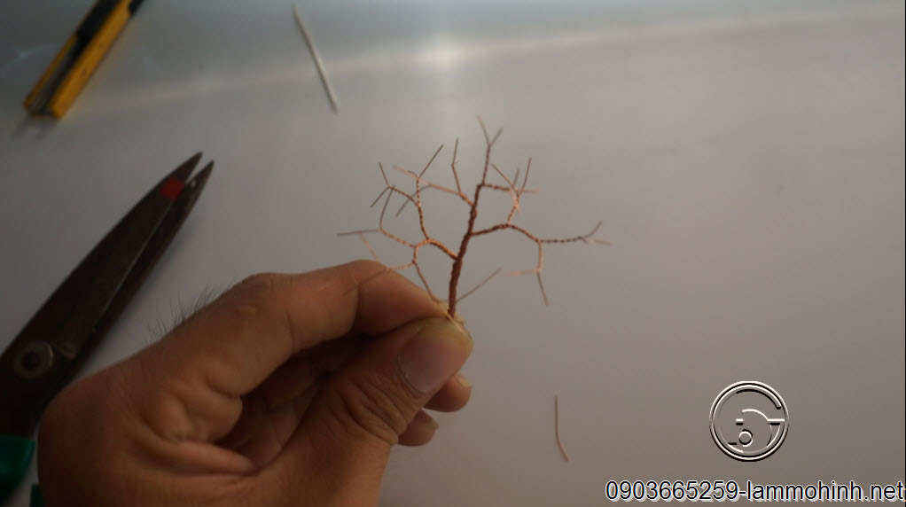 Thân cây mô hình bằng lõi dây dẫn điện Thân cây mô hình bằng lõi dây dẫn điện