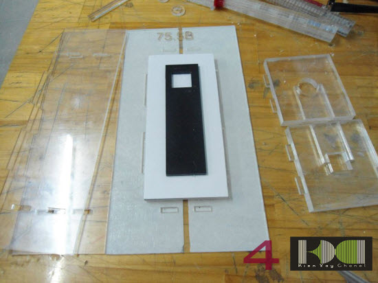 Chuẩn bị làm khuôn chứa phôi và silicon Chuẩn bị làm khuôn chứa phôi và silicon