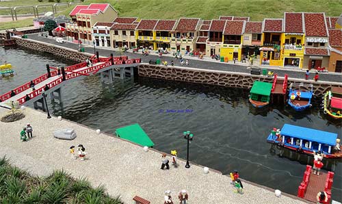 Để làm mô hình này người ta đã dùng hơn 1 triệu viên gạch Lego được ;ắp ghép tỉ mỉ Để làm mô hình này người ta đã dùng hơn 1 triệu viên gạch Lego được ;ắp ghép tỉ mỉ