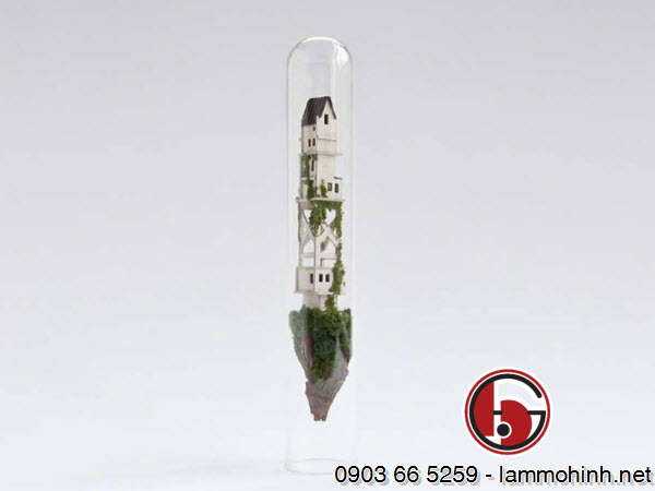 Thông qua các mô hình kiến trúc, Rosa mở ra cho người xem một thế giới siêu thực của tuổi thơ với đầy ắp trí tưởng tượng và tin tưởng Thông qua các mô hình kiến trúc, Rosa mở ra cho người xem một thế giới siêu thực của tuổi thơ với đầy ắp trí tưởng tượng và tin tưởng