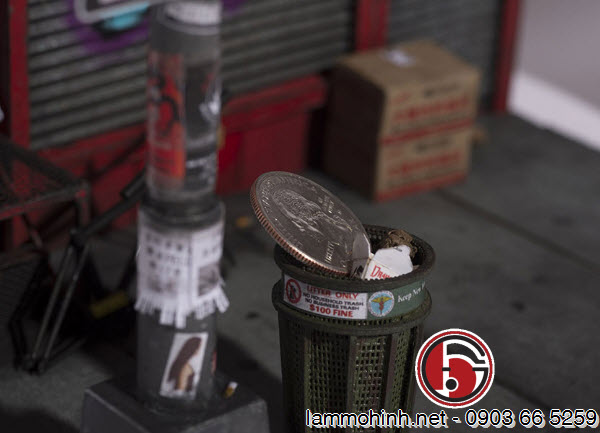 Chi tiết thùng rác của mô hình kiến trúc. Bạn hoàn toàn có thể thấy mức đô chi tiết của nó khi được đặt bên cạnh đồng xu Chi tiết thùng rác của mô hình kiến trúc. Bạn hoàn toàn có thể thấy mức đô chi tiết của nó khi được đặt bên cạnh đồng xu