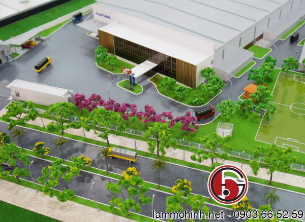 Khối văn phòng của nhà máy với các lam mhôm được sơn màu đồng tạo sự nổi bậc trên nền kính màu trà Khối văn phòng của nhà máy với các lam mhôm được sơn màu đồng tạo sự nổi bậc trên nền kính màu trà