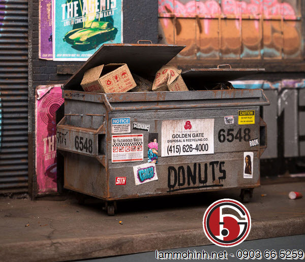 Thùng đựng rác công cộng bên cạnh toà nhà với nhiều chi tiết tỉ mỷ Thùng đựng rác công cộng bên cạnh toà nhà với nhiều chi tiết tỉ mỷ