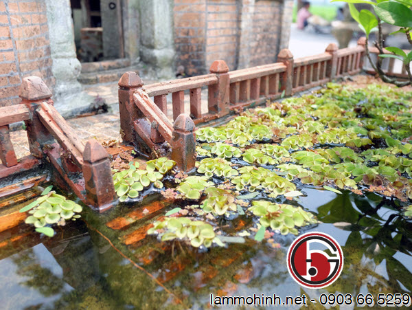 Phần ao bèo có các lan can và bệc thềm bằng gốm nung Phần ao bèo có các lan can và bệc thềm bằng gốm nung