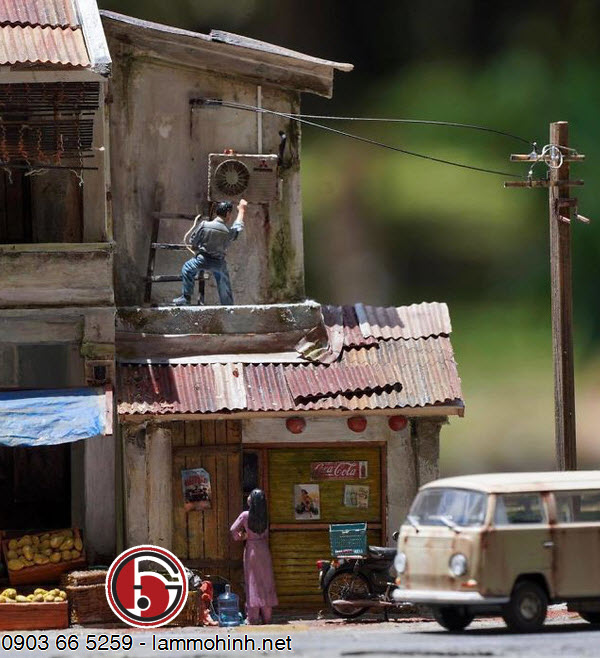 Phần lớn các tác phầm của Eddie là các cảnh từ thời thơ ấu của mình hoặc khách hàng và mang lại những ký ức cũ cho cuộc sống thông qua mô hình kiến trúc hoặc mô hình thu nhỏ Phần lớn các tác phầm của Eddie là các cảnh từ thời thơ ấu của mình hoặc khách hàng và mang lại những ký ức cũ cho cuộc sống thông qua mô hình kiến trúc hoặc mô hình thu nhỏ