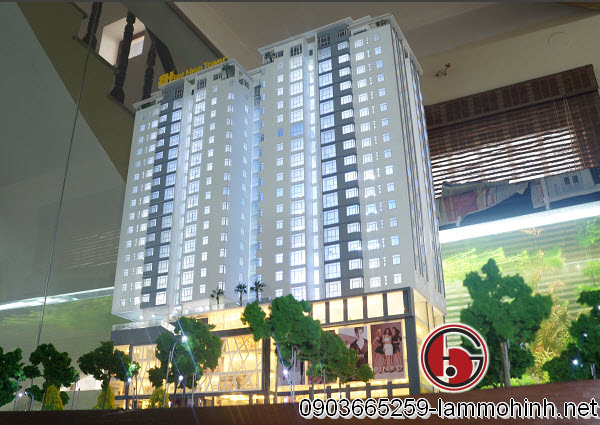 Phần tháp ở của mô hình kiến trúc nhìn từ dưới lên Phần tháp ở của mô hình kiến trúc nhìn từ dưới lên