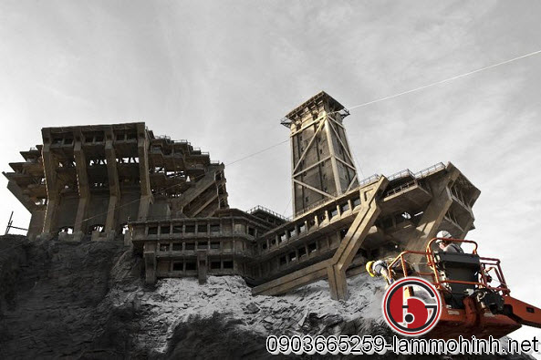 Quá trình phun chất liệu tuyết cho các sườn núi bên dưới mô hình kiến trúc Quá trình phun chất liệu tuyết cho các sườn núi bên dưới mô hình kiến trúc