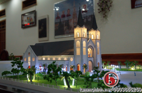 Toàn cảnh nhà thờ khi lên đèn nhìn từ khu vực vườn cây Toàn cảnh nhà thờ khi lên đèn nhìn từ khu vực vườn cây