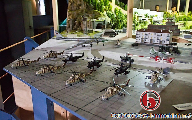 Không thể thiếu được niềm tự hào của nước Nga hùng mạnh. Quang cảnh 1 sân bay quân sự với những tên tuổi  chiến trường: máy bay ném bom Tupolev - 95, máy bay cường kích Sukhoi, trực thăng chiến đấu huyền thoại Mil Mi - 24 và đối thủ của người Mỹ - trực thăng chống tăng Mil Mi - 28.   Không thể thiếu được niềm tự hào của nước Nga hùng mạnh. Quang cảnh 1 sân bay quân sự với những tên tuổi  chiến trường: máy bay ném bom Tupolev - 95, máy bay cường kích Sukhoi, trực thăng chiến đấu huyền thoại Mil Mi - 24 và đối thủ của người Mỹ - trực thăng chống tăng Mil Mi - 28.