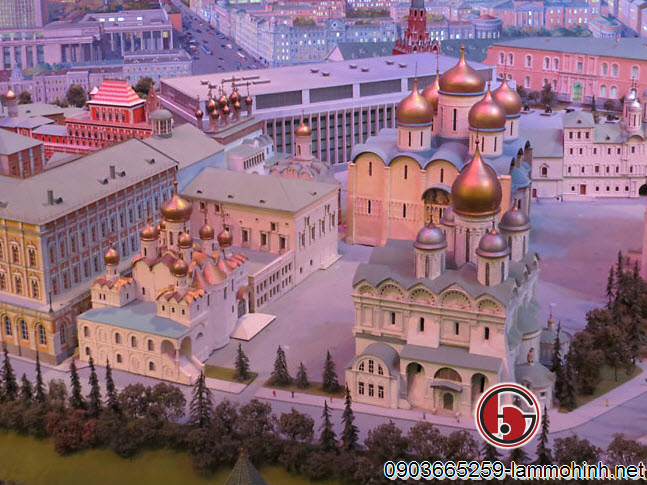 Mô hình kiến trúc điện Kremlin với nhiều nhà thờ mái vòm bằng vàng Mô hình kiến trúc điện Kremlin với nhiều nhà thờ mái vòm bằng vàng