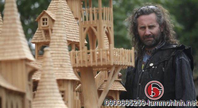 Vị nghệ nhân điêu khắc 47 tuổi được giới thiệu với cái tên ngắn gọn là Mr. Heard Vị nghệ nhân điêu khắc 47 tuổi được giới thiệu với cái tên ngắn gọn là Mr. Heard