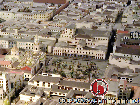 Quảng trường Plaza de la Independecia với tòa thị chính, nhà thờ.. Quảng trường Plaza de la Independecia với tòa thị chính, nhà thờ..