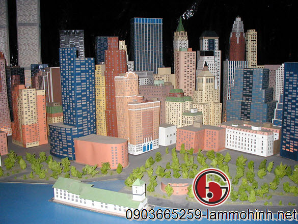 Mô hình kiến trúc New York làm bằng bìa cứng được trưng bày bên cạnh Plaza San Francisco Mô hình kiến trúc New York làm bằng bìa cứng được trưng bày bên cạnh Plaza San Francisco
