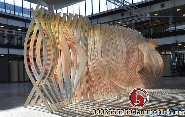 Mô hình kiến trúc sử dụng hơn 100 miếng gỗ cùng hơn 8000 chiếc bút chì đủ màu sắc Mô hình kiến trúc sử dụng hơn 100 miếng gỗ cùng hơn 8000 chiếc bút chì đủ màu sắc