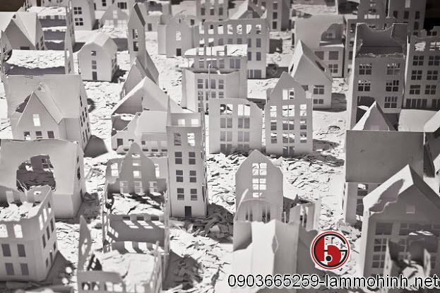 Một mô hình kiến trúc đặt biệt khác của Del Nero. Các mô hình ngôi nhà mô phỏng khung cảnh đổ nát của chiến tranh Một mô hình kiến trúc đặt biệt khác của Del Nero. Các mô hình ngôi nhà mô phỏng khung cảnh đổ nát của chiến tranh