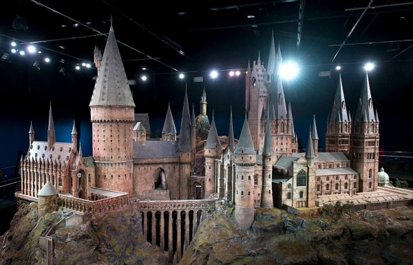 Nếu xây trường đào tạo phù thuỷ Hogwarts cần 4191 tỉ  Báo Dân trí