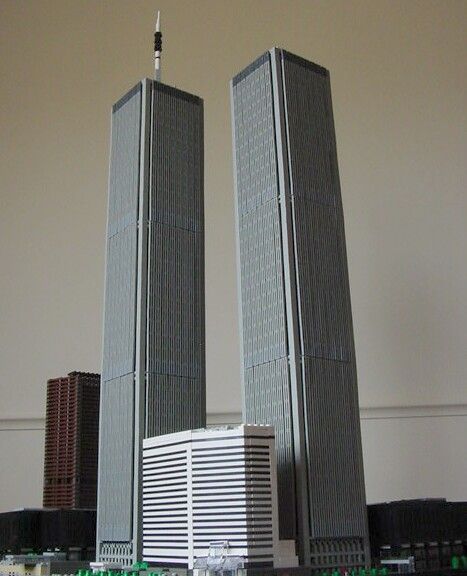 Toàn cảnh mô hình WTC nhìn từ dưới Toàn cảnh mô hình WTC nhìn từ dưới