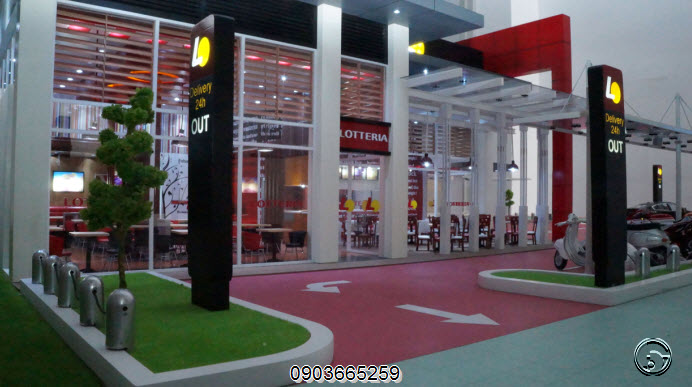 Mặt đứng chính của mô hình cửa hàng nhìn từ lối ra Mặt đứng chính của mô hình cửa hàng nhìn từ lối ra