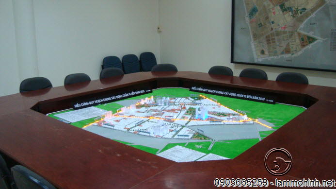 Toàn cảnh mô hình quy hoạch quận 10 tại phòng họp chính của Ủy ban nhân dân quận 10 Toàn cảnh mô hình quy hoạch quận 10 tại phòng họp chính của Ủy ban nhân dân quận 10