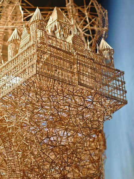 Mô hình kiến trúc chằng chịt tăm tre làm giá đỡ cho những chi tiết bên trên Mô hình kiến trúc chằng chịt tăm tre làm giá đỡ cho những chi tiết bên trên