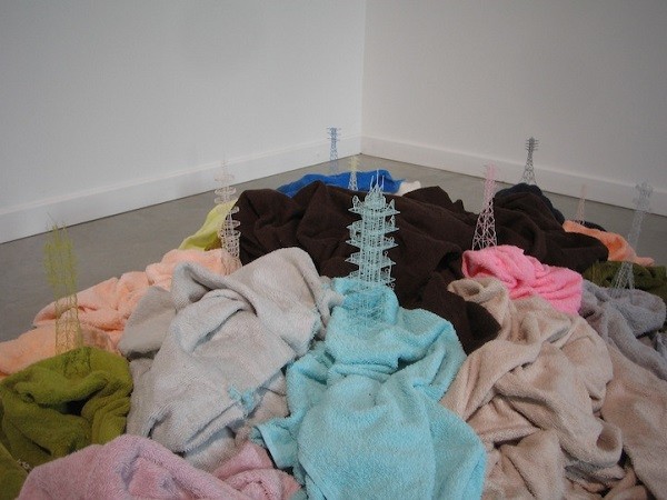 Chi chít những tòa tháp mọc lên từ những chiếc khăn Chi chít những tòa tháp mọc lên từ những chiếc khăn