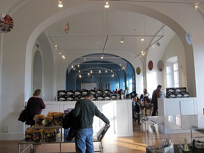 Góc bày bán các bộ Lego rời Góc bày bán các bộ Lego rời