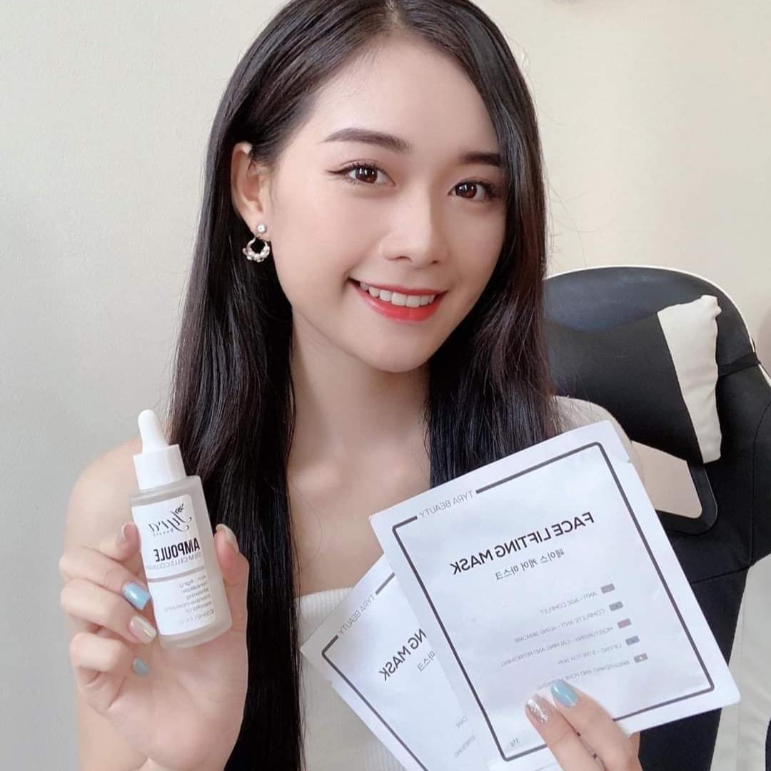 Khách hàng trải nghiệm Tế Bào Gốc Ampoule Tyra Thanh Trang Khách hàng sử dụng Tế Bào Gốc Ampoule Tyra trong quy trình chăm sóc và phục hồi làn da.