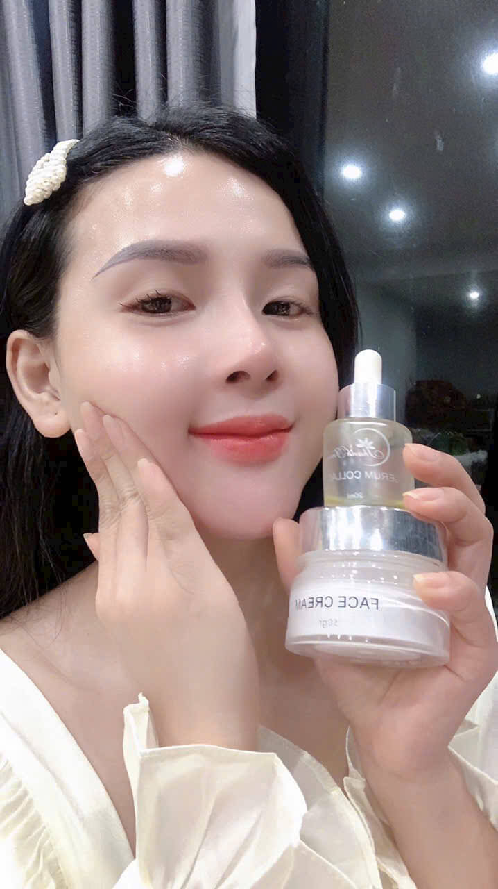 Trải nghiệm Serum Thảo Dược Dzo Collagen Thanh Trang Khách hàng sử dụng Serum Thảo Dược Dzo Collagen trong quy trình chăm sóc da hằng ngày.