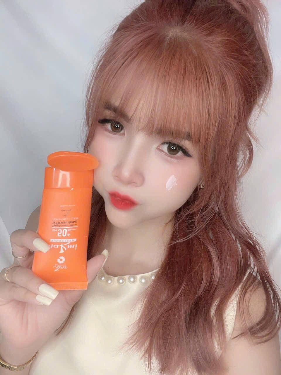 Hình ảnh sản phẩm kem chống nắng Hakami SPF 50+ PA++++ – thiết kế gọn nhẹ, phân phối bởi Mỹ phẩm Thanh Trang. Hình ảnh sản phẩm kem chống nắng Hakami SPF 50+ PA++++ – thiết kế gọn nhẹ, phân phối bởi Mỹ phẩm Thanh Trang.