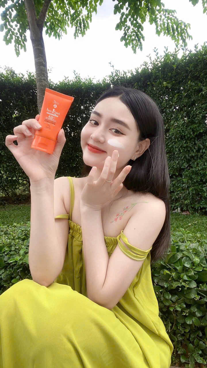 khách hàng dùng kem chống nắng Hakami – Mỹ phẩm Thanh Trang khách hàng dùng kem chống nắng Hakami – Mỹ phẩm Thanh Trang