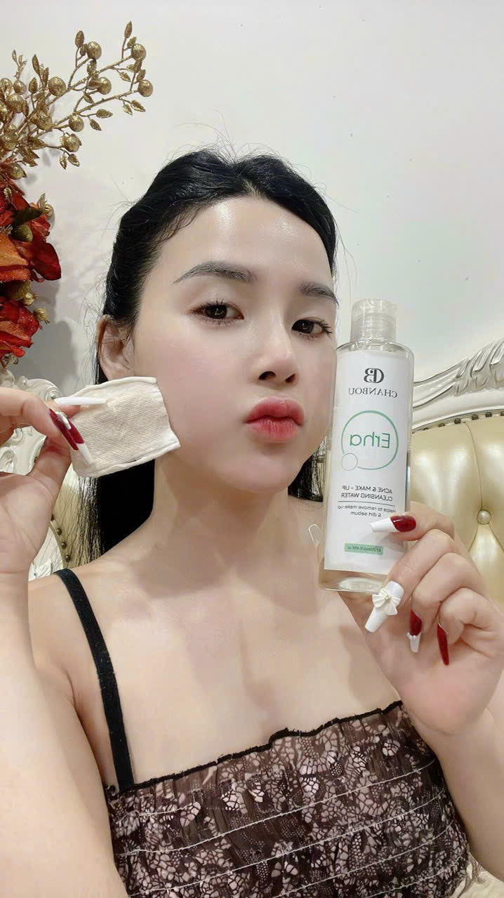 Tẩy trang Erha Chanbou làm sạch bụi bẩn và lớp makeup dịu nhẹ, an toàn cho da nhạy cảm Tẩy trang Erha Chanbou làm sạch bụi bẩn và lớp makeup dịu nhẹ, an toàn cho da nhạy cảm