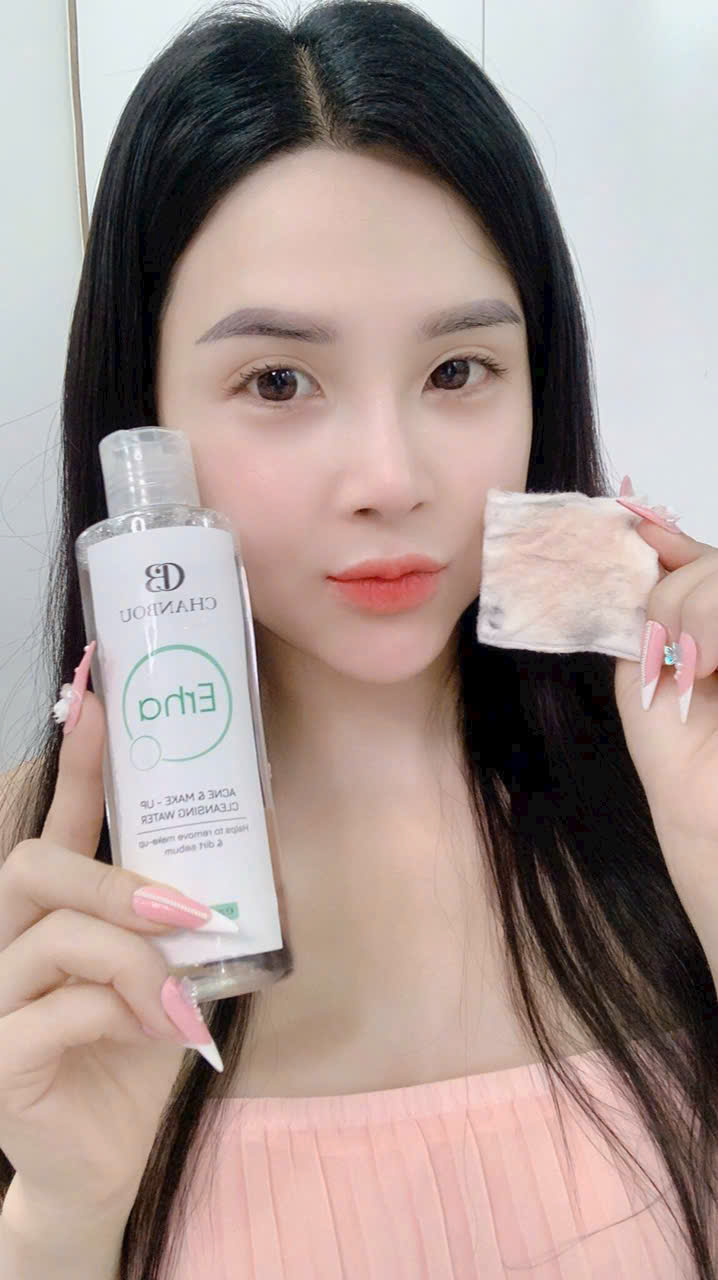 Tẩy trang Erha Chanbou làm sạch bụi bẩn và lớp makeup dịu nhẹ, an toàn cho da nhạy cảm Tẩy trang Erha Chanbou làm sạch bụi bẩn và lớp makeup dịu nhẹ, an toàn cho da nhạy cảm