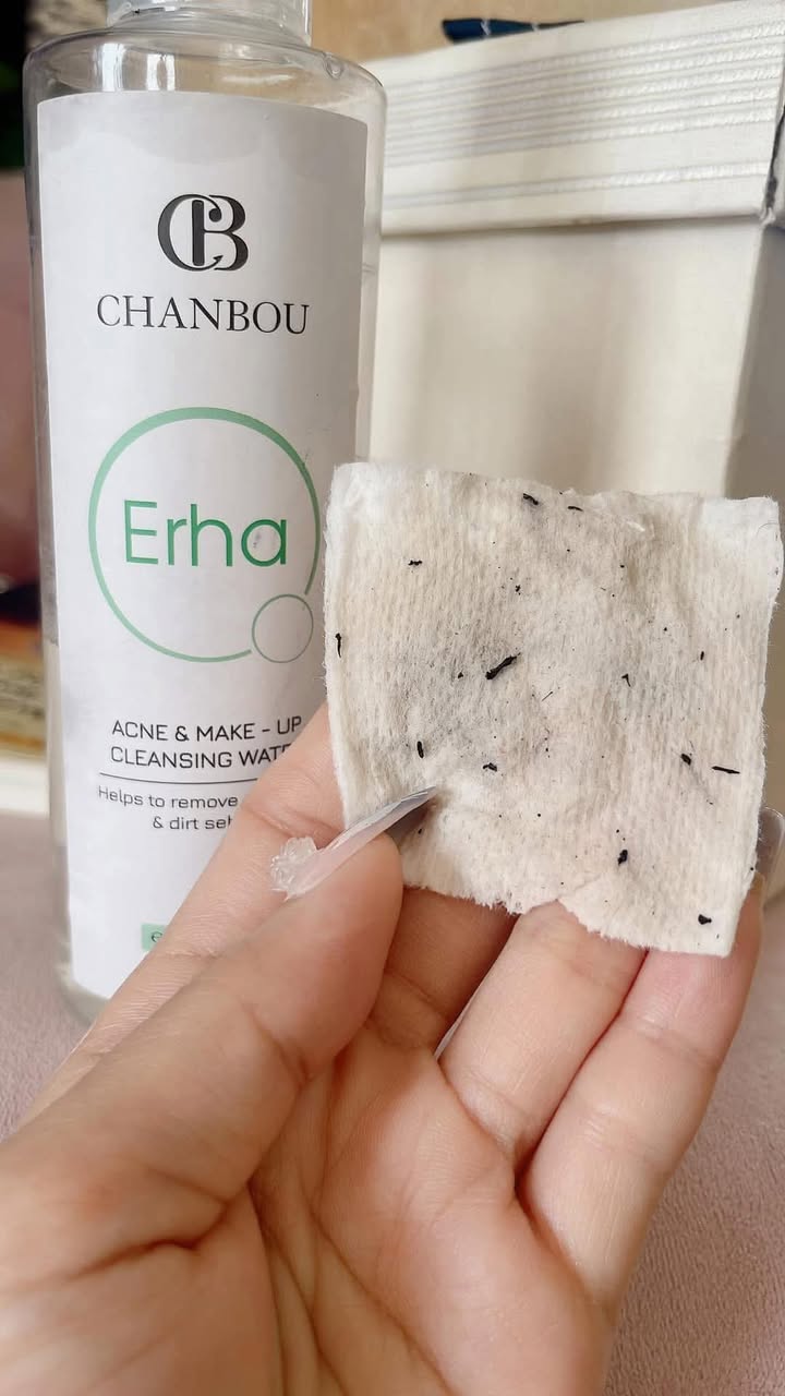 Tẩy trang Erha Chanbou làm sạch bụi bẩn và lớp makeup dịu nhẹ, an toàn cho da nhạy cảm Tẩy trang Erha Chanbou làm sạch bụi bẩn và lớp makeup dịu nhẹ, an toàn cho da nhạy cảm