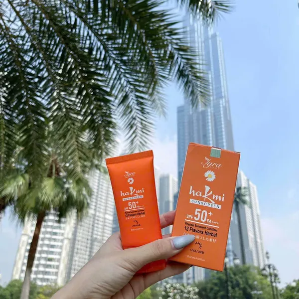 Kem Chống Nắng Hakami – Vật Lý Kết Hợp 12 Thảo Dược