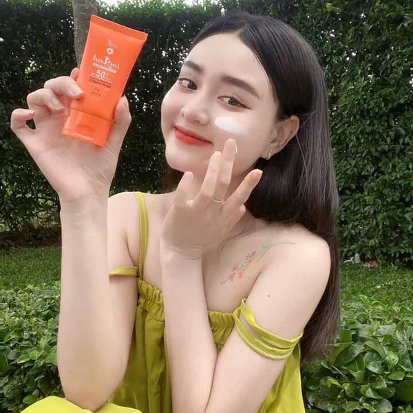 Kem Chống Nắng Hakami – Vật Lý Kết Hợp 12 Thảo Dược