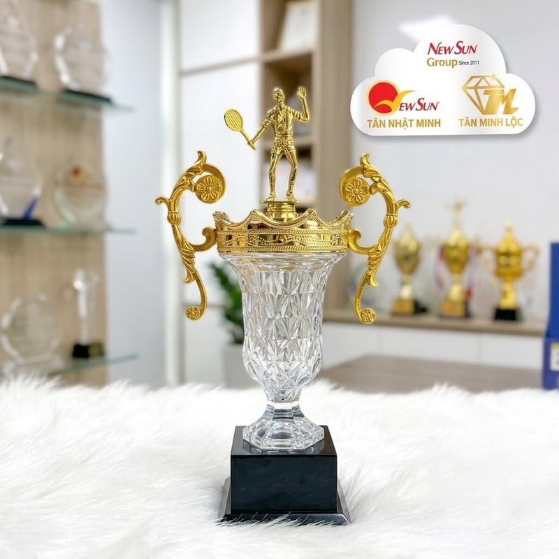 Cúp cầu lông pha lê đế gỗ sang trọng