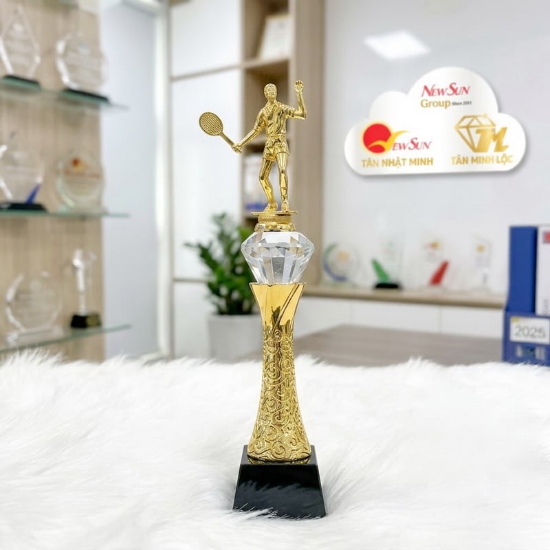 Mẫu cúp cầu lông pha lê thân trụ 6 cạnh