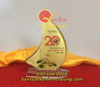 ** Pha lê in hình kỷ niệm trường học - Vua Quà Việt - 0901460008